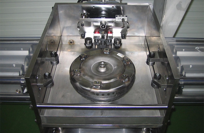 NG品トルクコンバータ分解装置