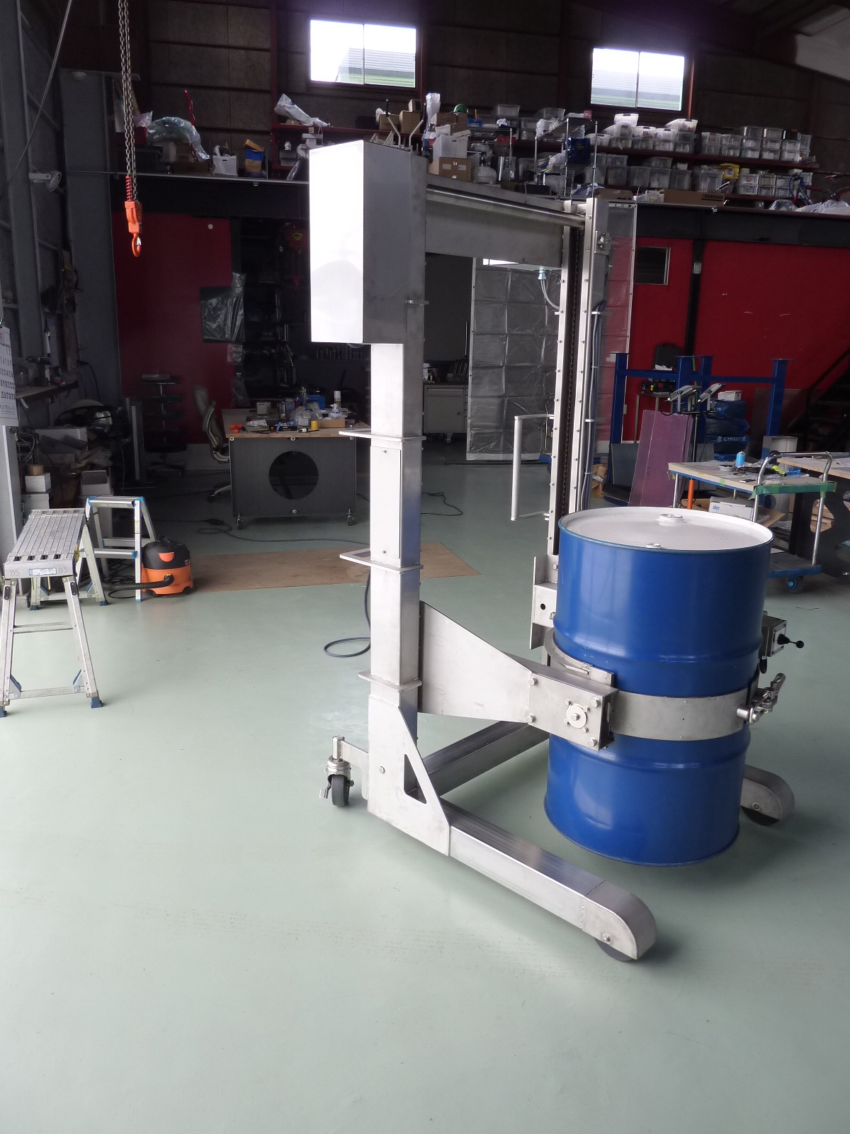 ドラム缶反転機付きリフタ