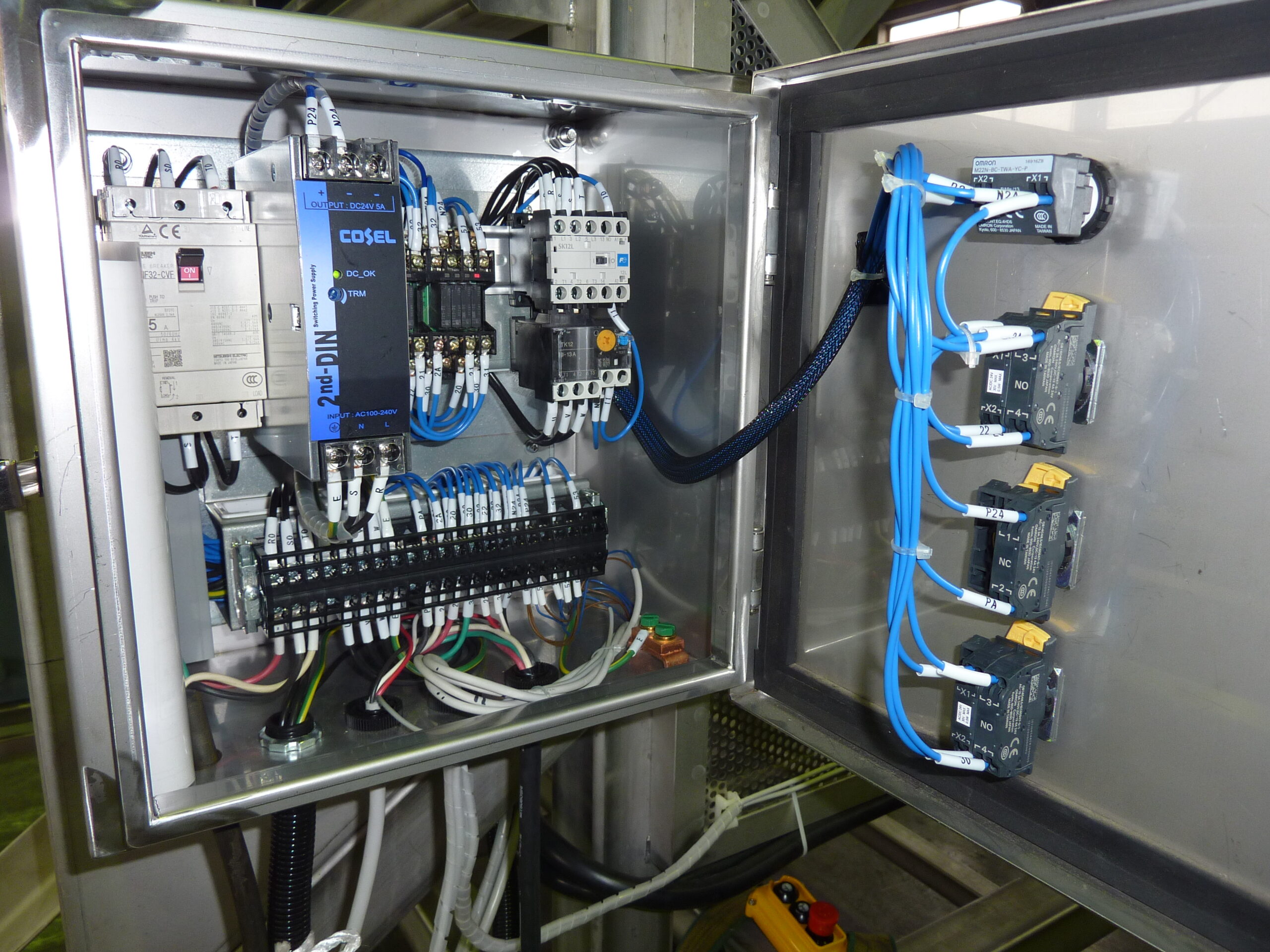 電線ダクトレス制御盤