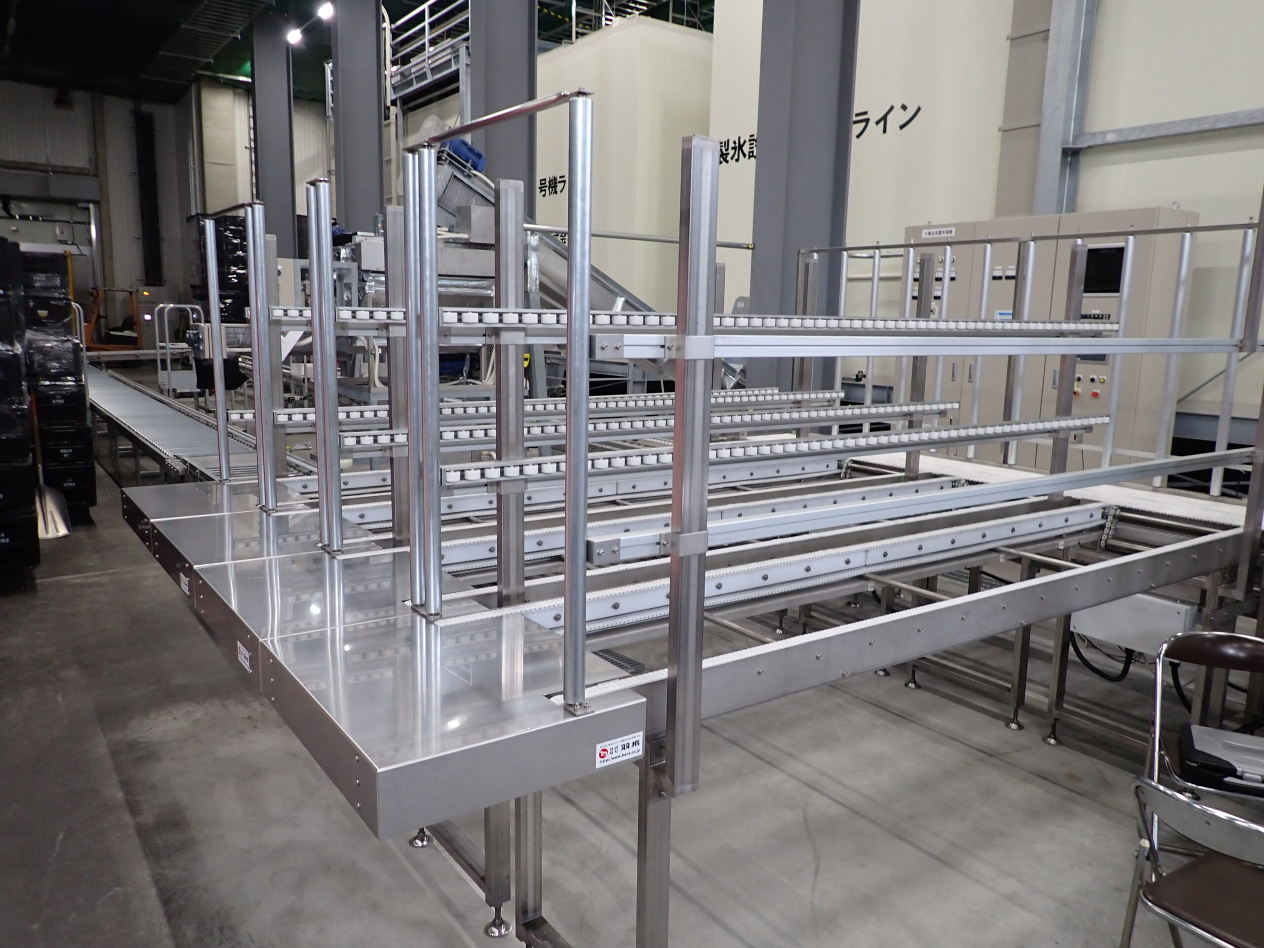 発泡蓋供給コンベア