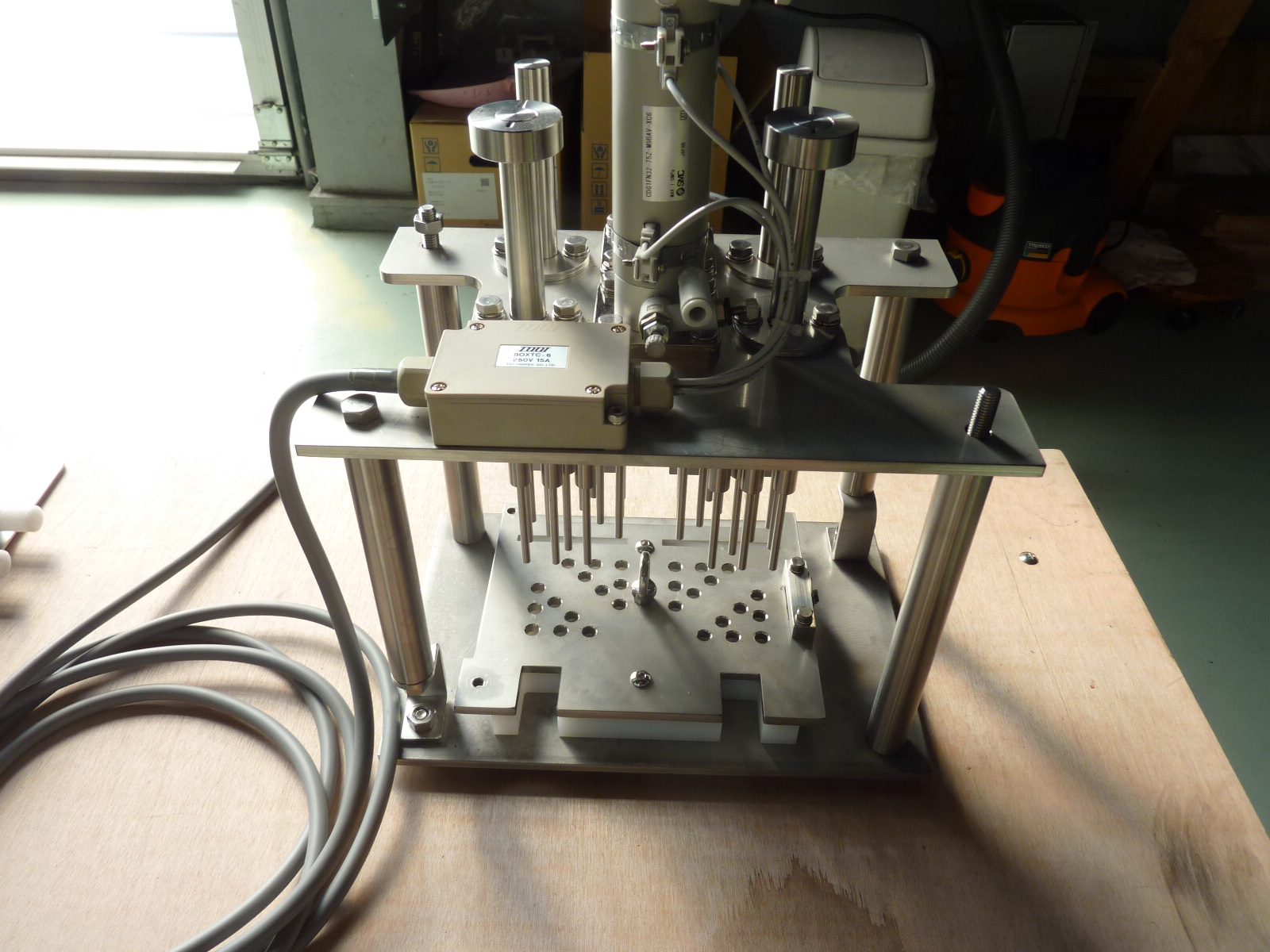 蒟蒻穴明け装置